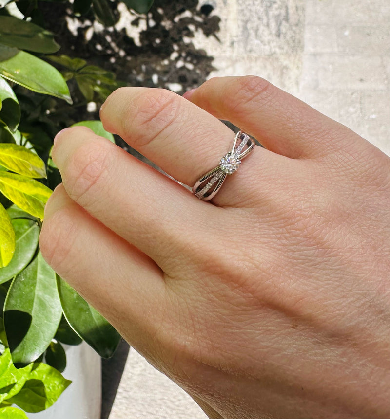 Anello solitario intreccio mini