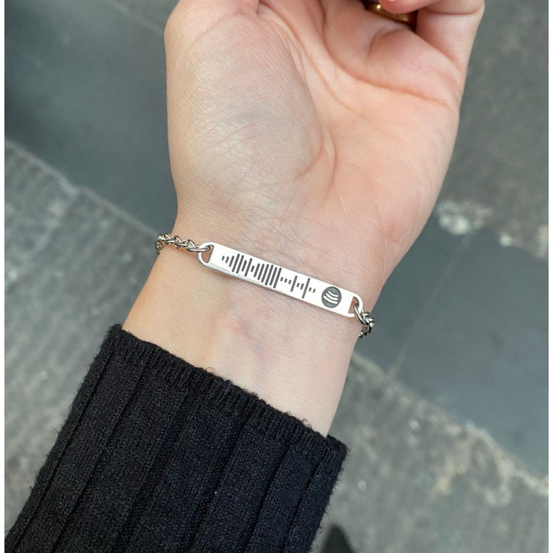 Coppia bracciali dedica una canzone lui&lei