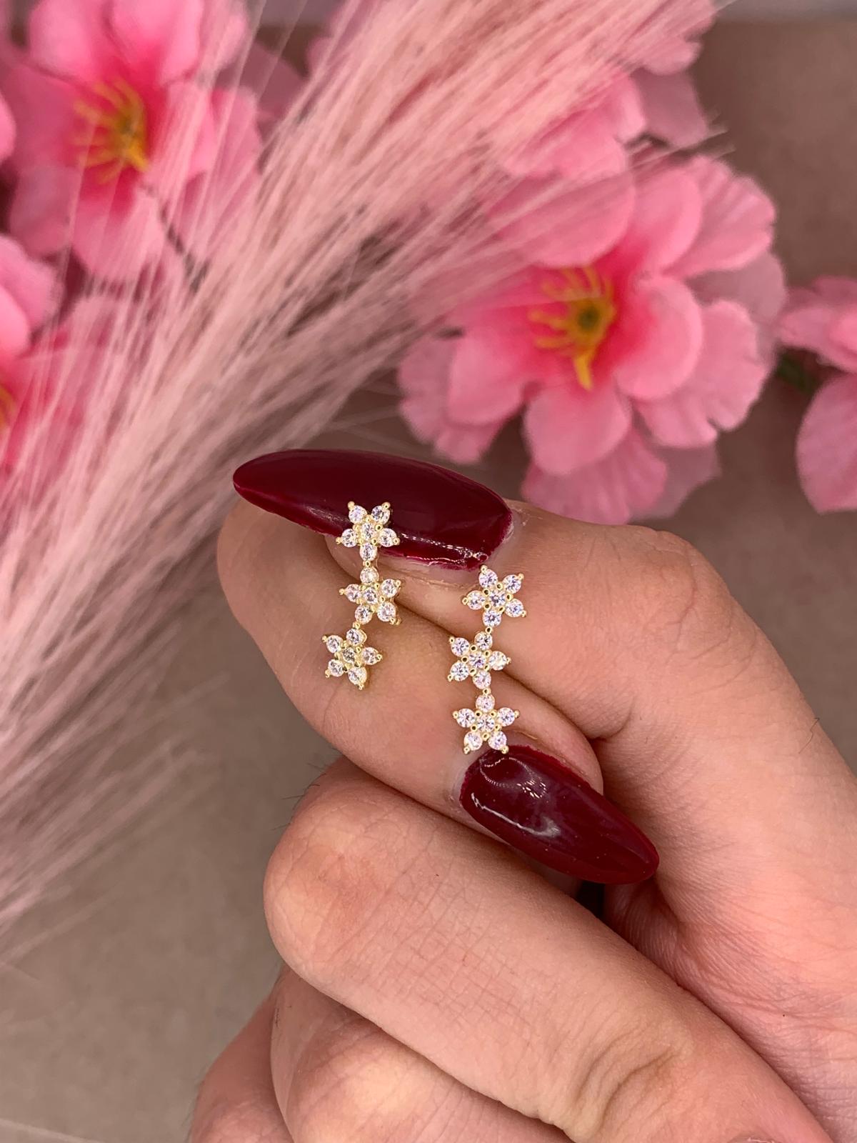 Orecchini tre fiori oro