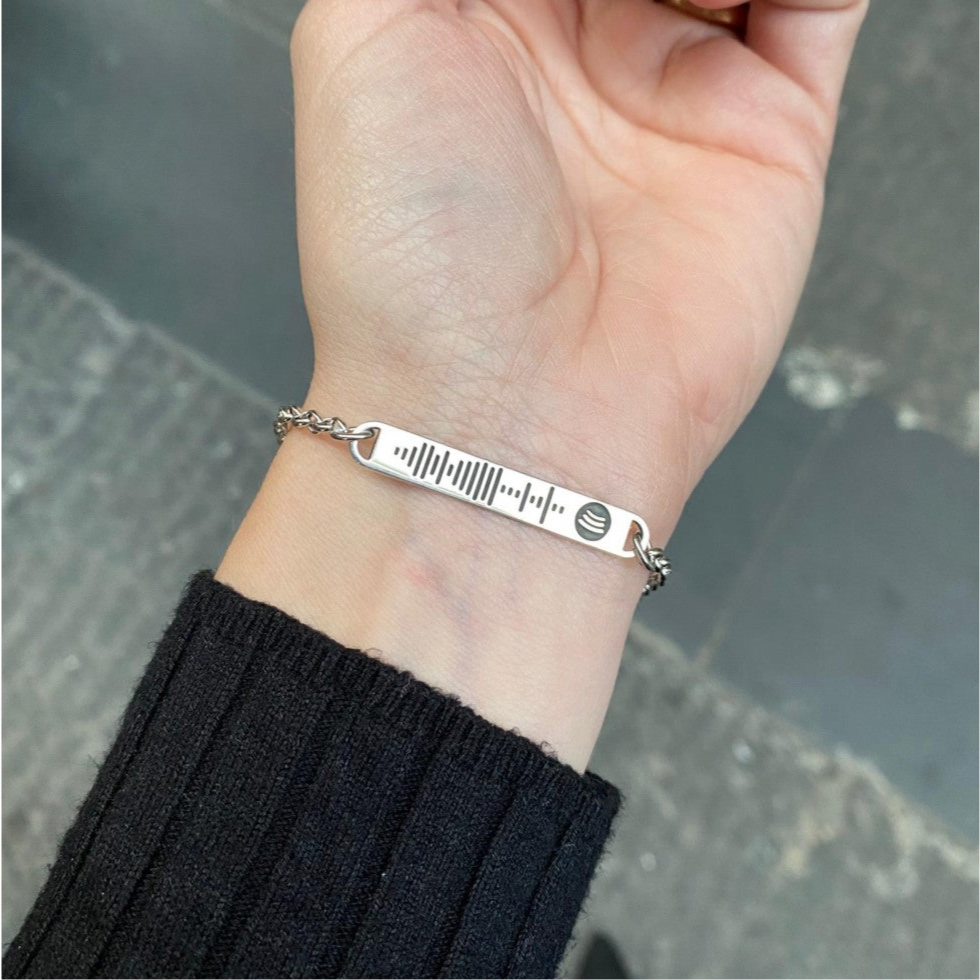 Bracciale dedica una canzone