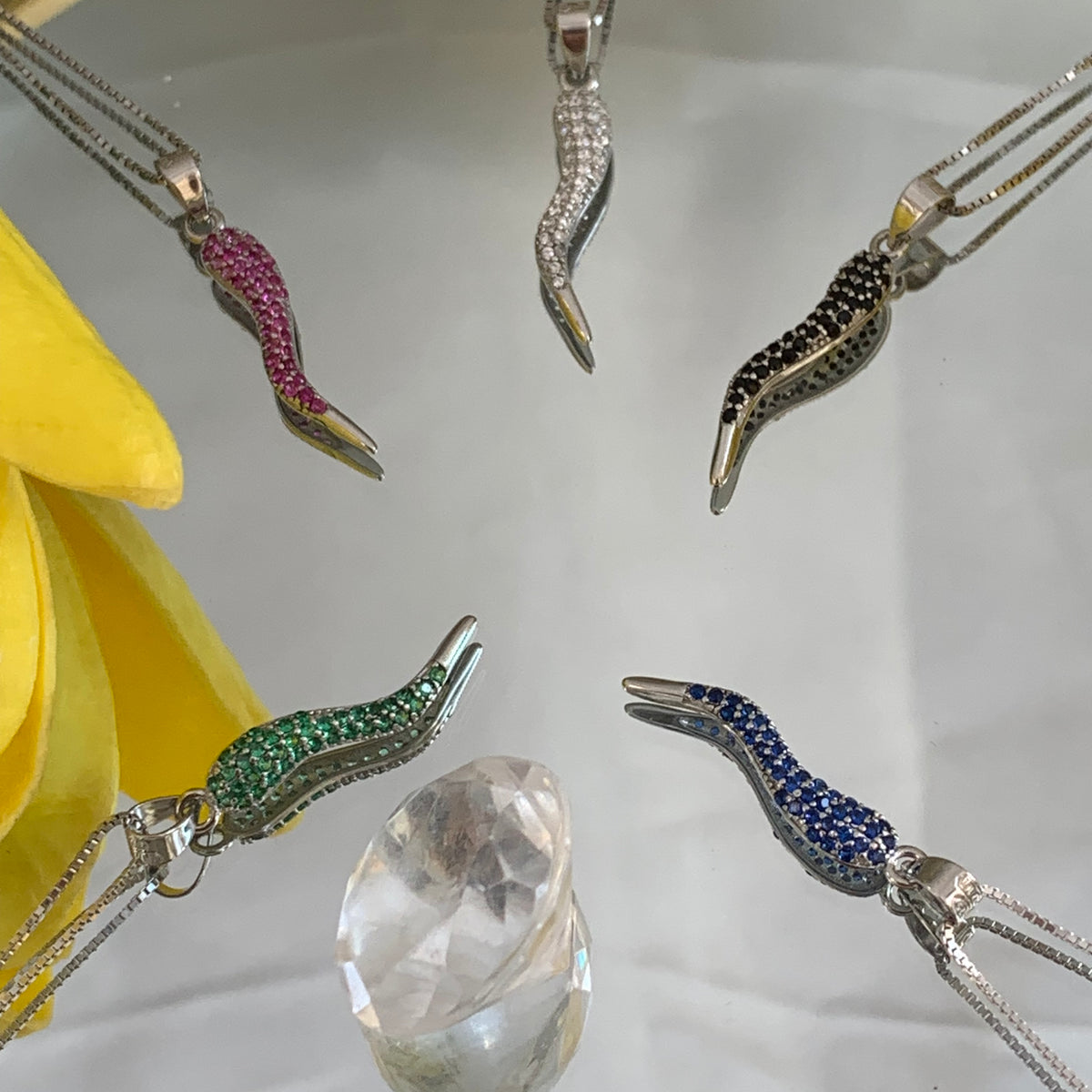 Collana corno zirconato