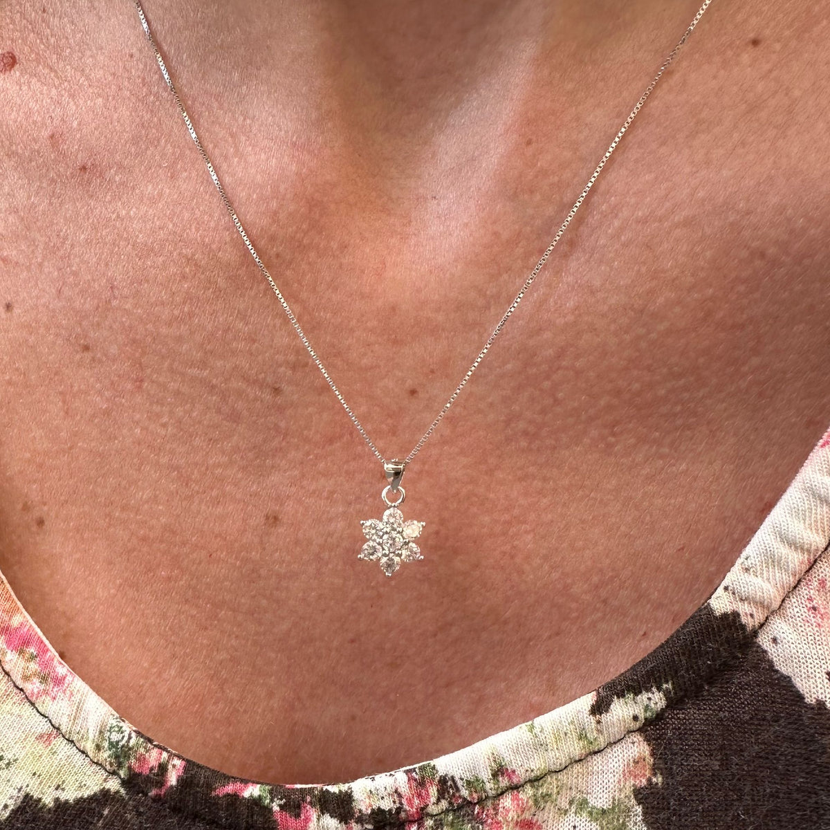Collana flower white