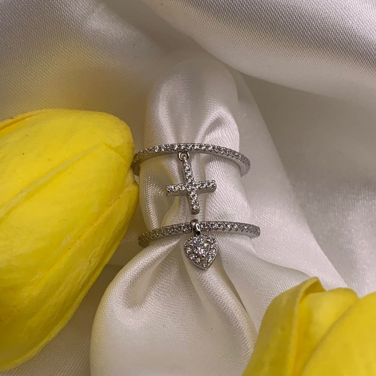 Anello charm