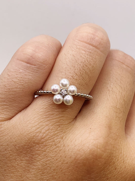 Anello flower perla