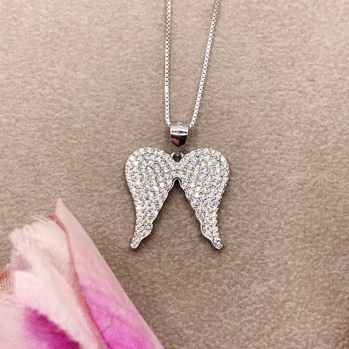 Collana wings shine