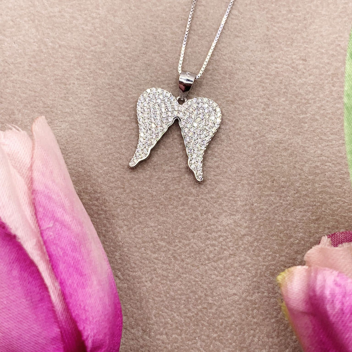 Collana wings shine