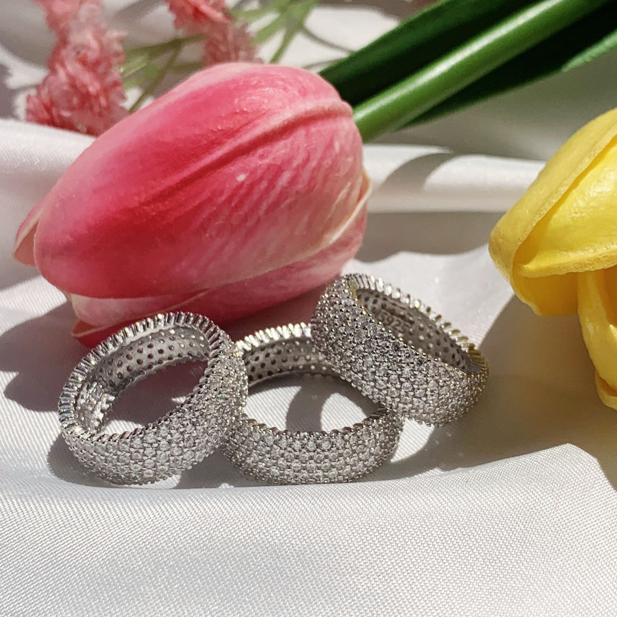 Anello fascia zirconata