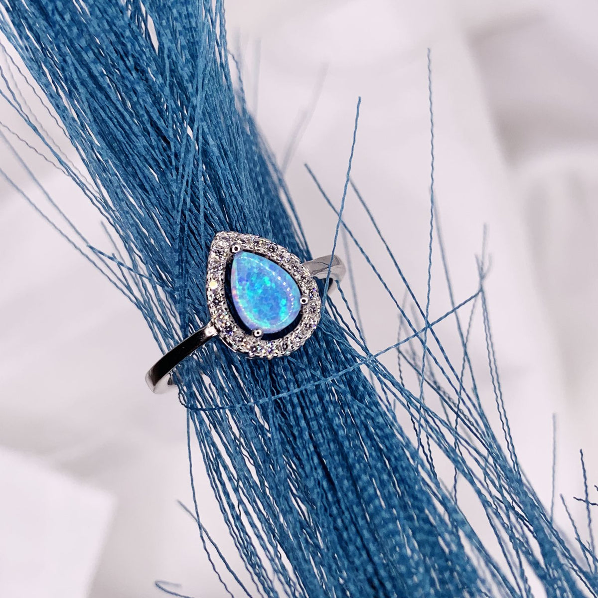 Anello goccia opale