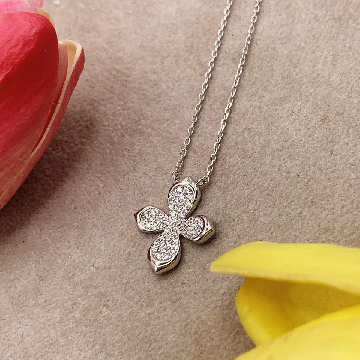 Collana croce farfalla