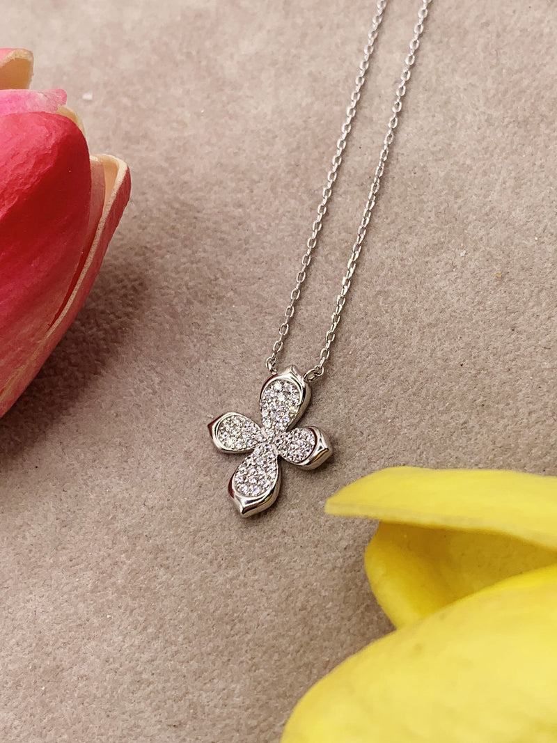 Collana croce farfalla