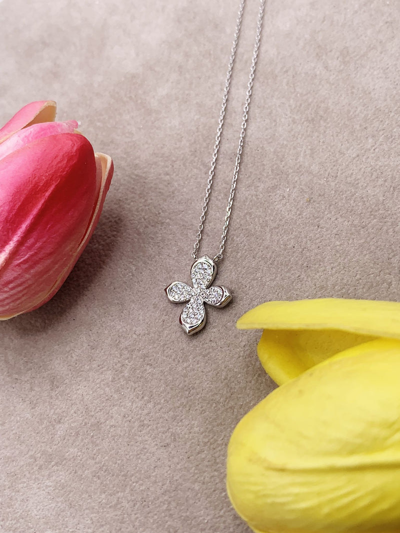 Collana croce farfalla