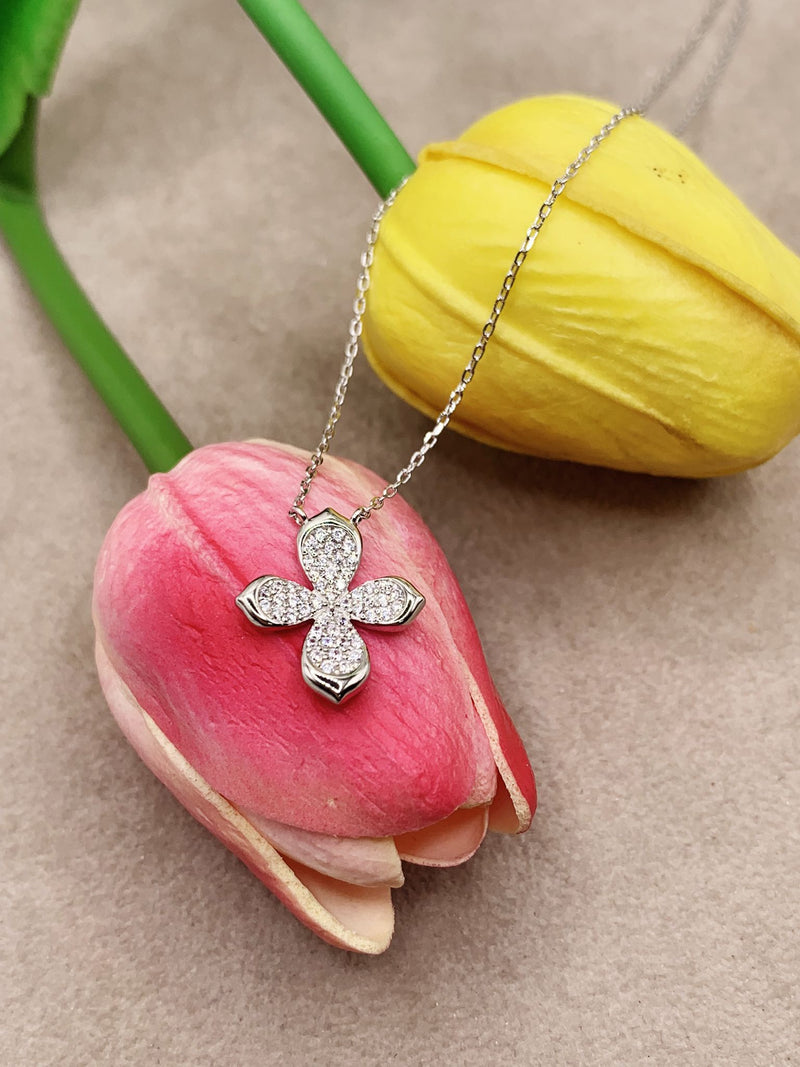 Collana croce farfalla