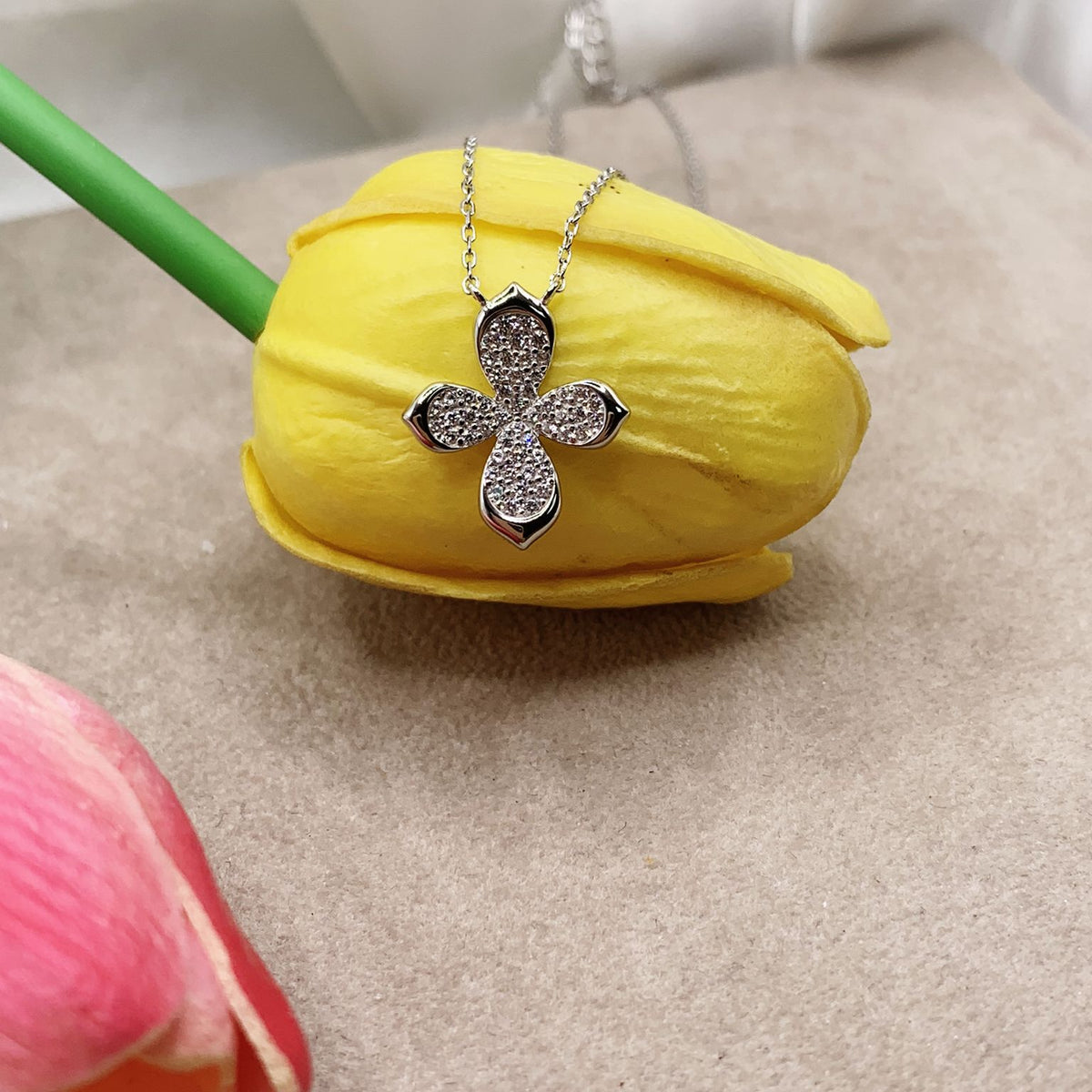 Collana croce farfalla