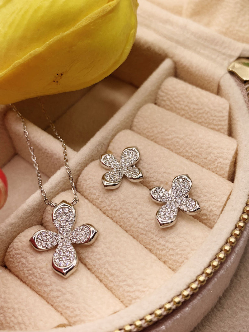 Collana croce farfalla