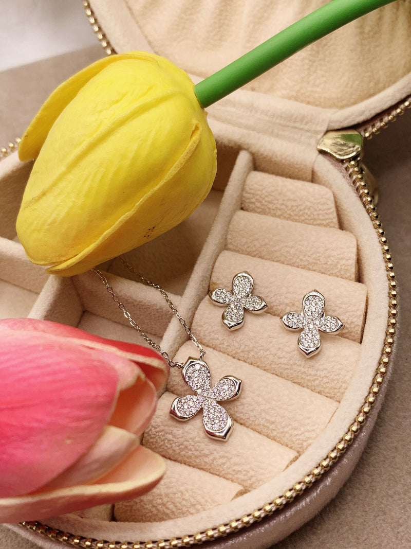 Orecchini croce farfalla