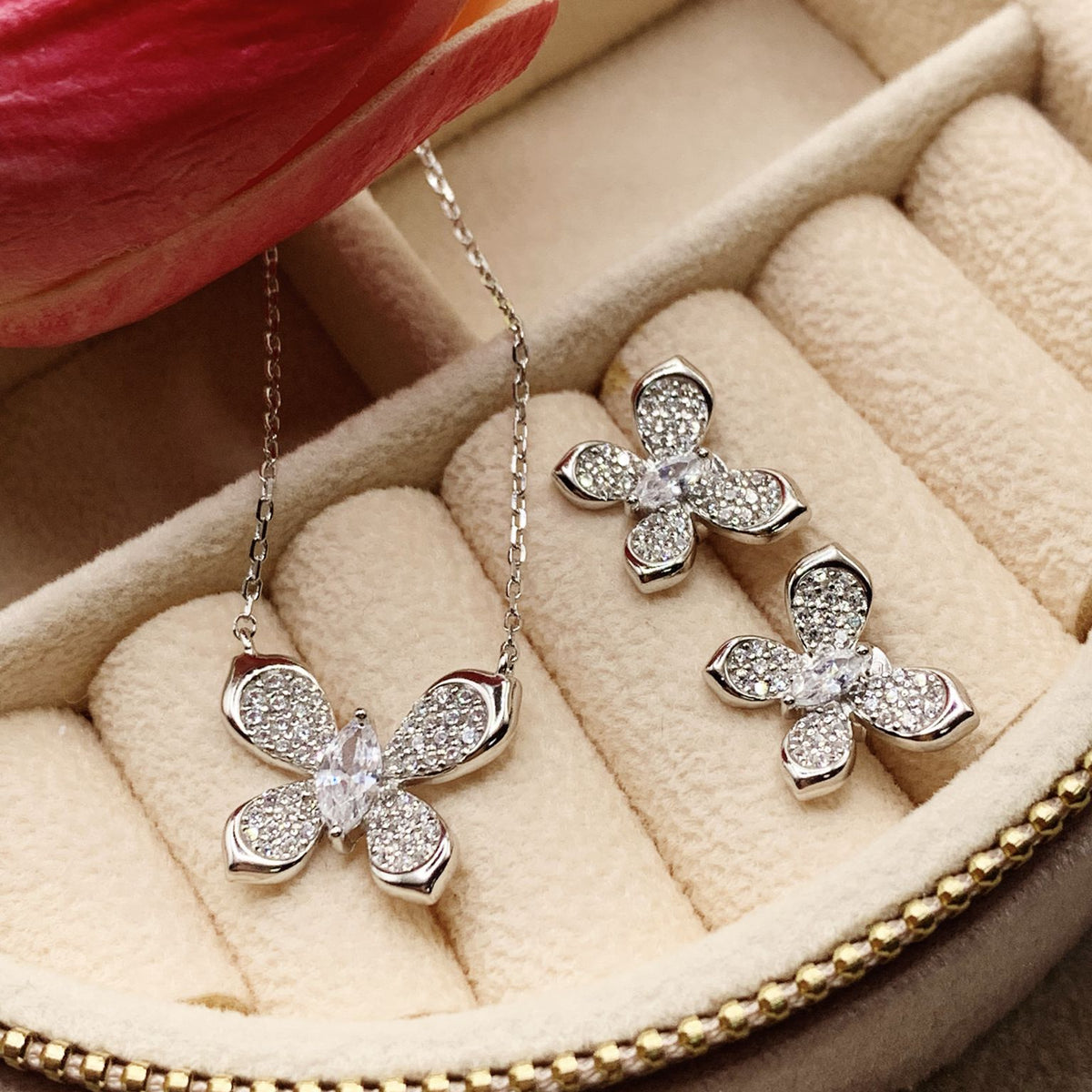 Orecchini farfalla shine