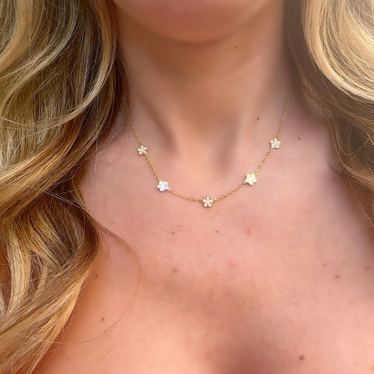 Collana margherite opale