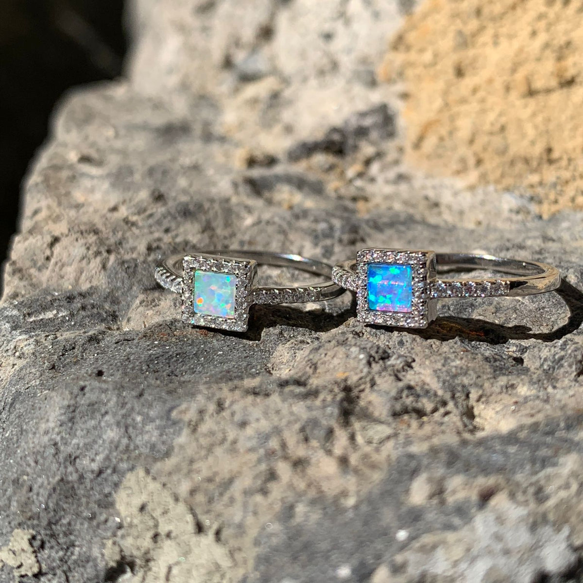 Anello opalino quadratino