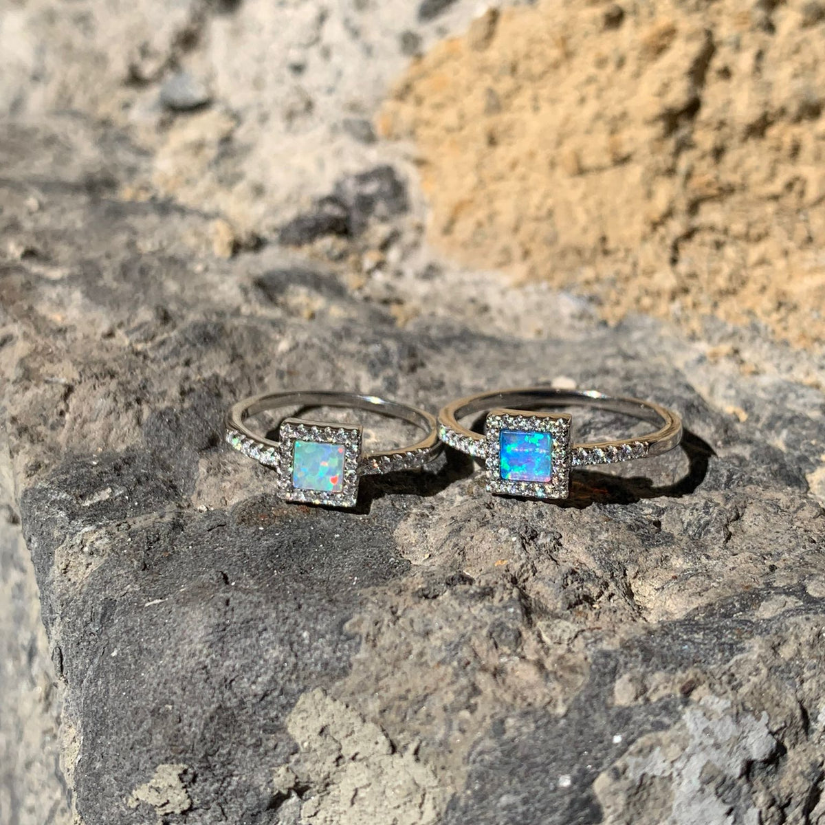 Anello opalino quadratino