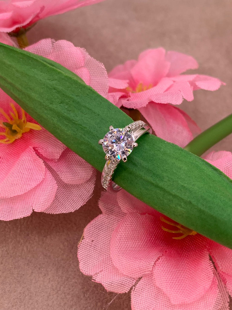 Anello solitario doppia fascia