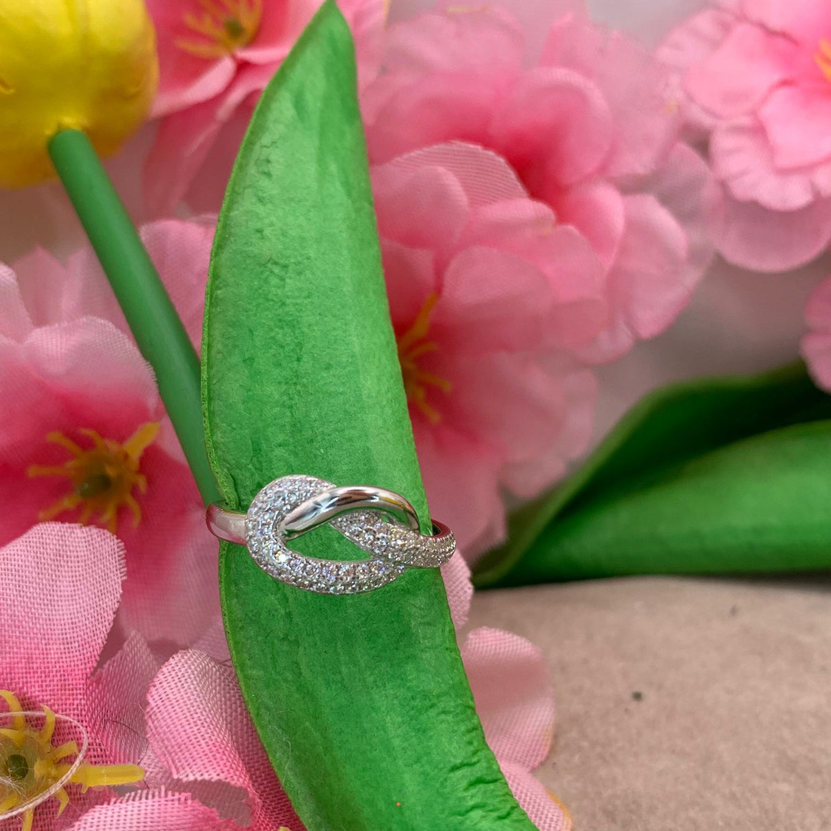 Anello nodo zirconato