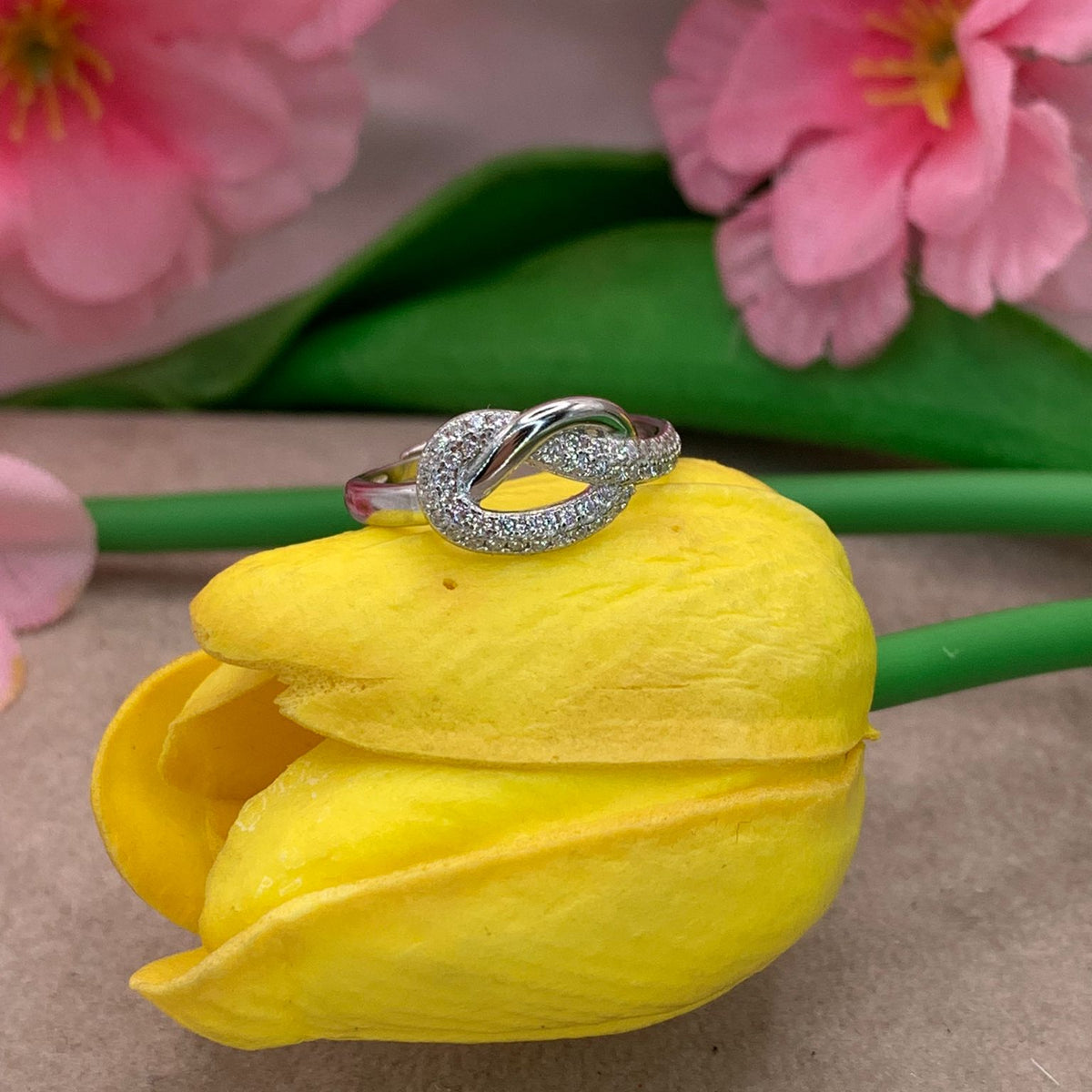 Anello nodo zirconato