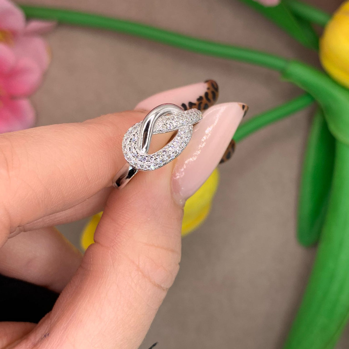 Anello nodo zirconato