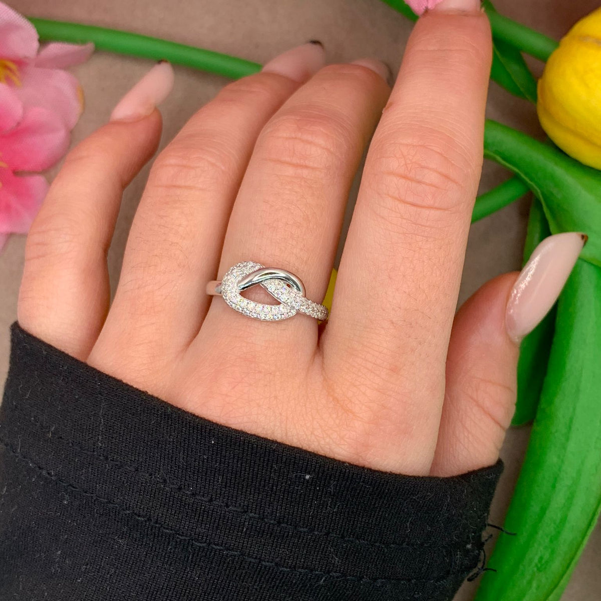 Anello nodo zirconato