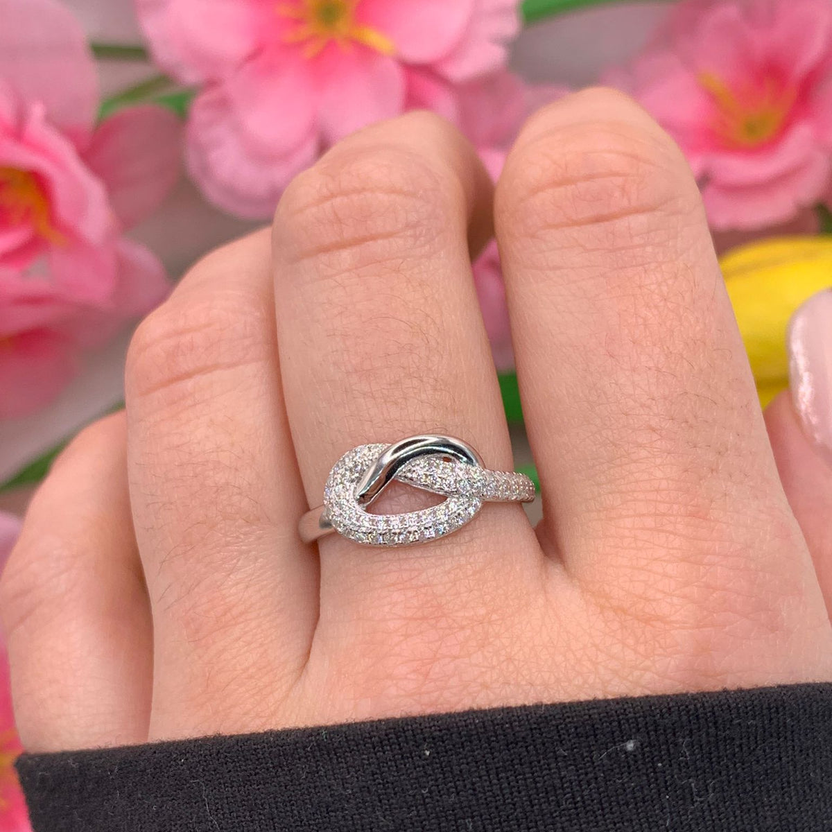 Anello nodo zirconato