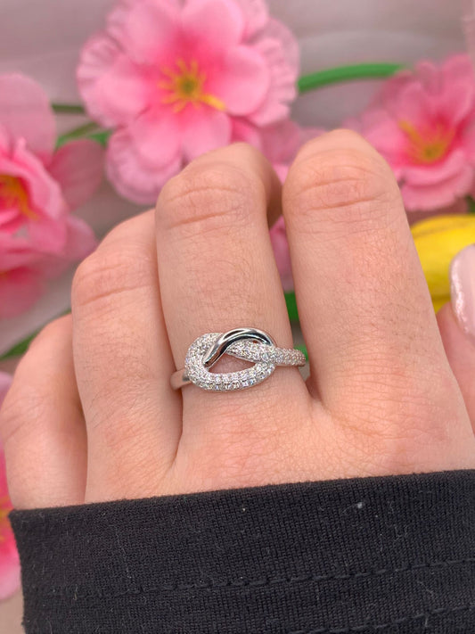 Anello nodo zirconato