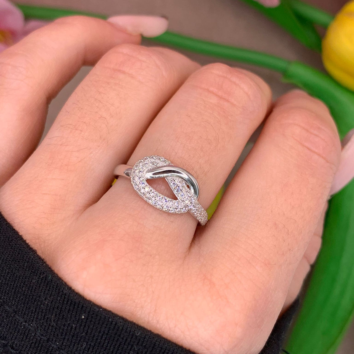 Anello nodo zirconato