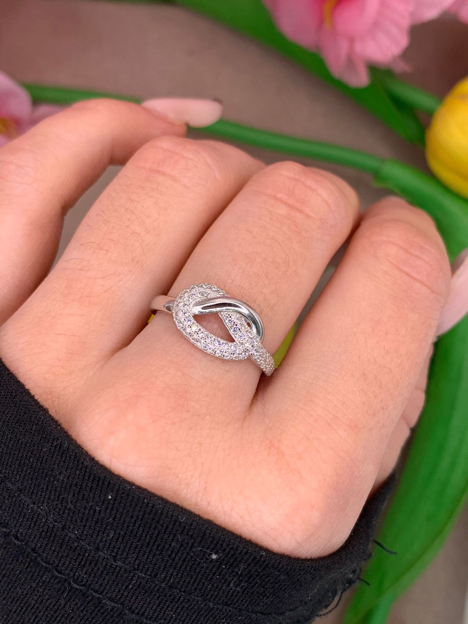 Anello nodo zirconato