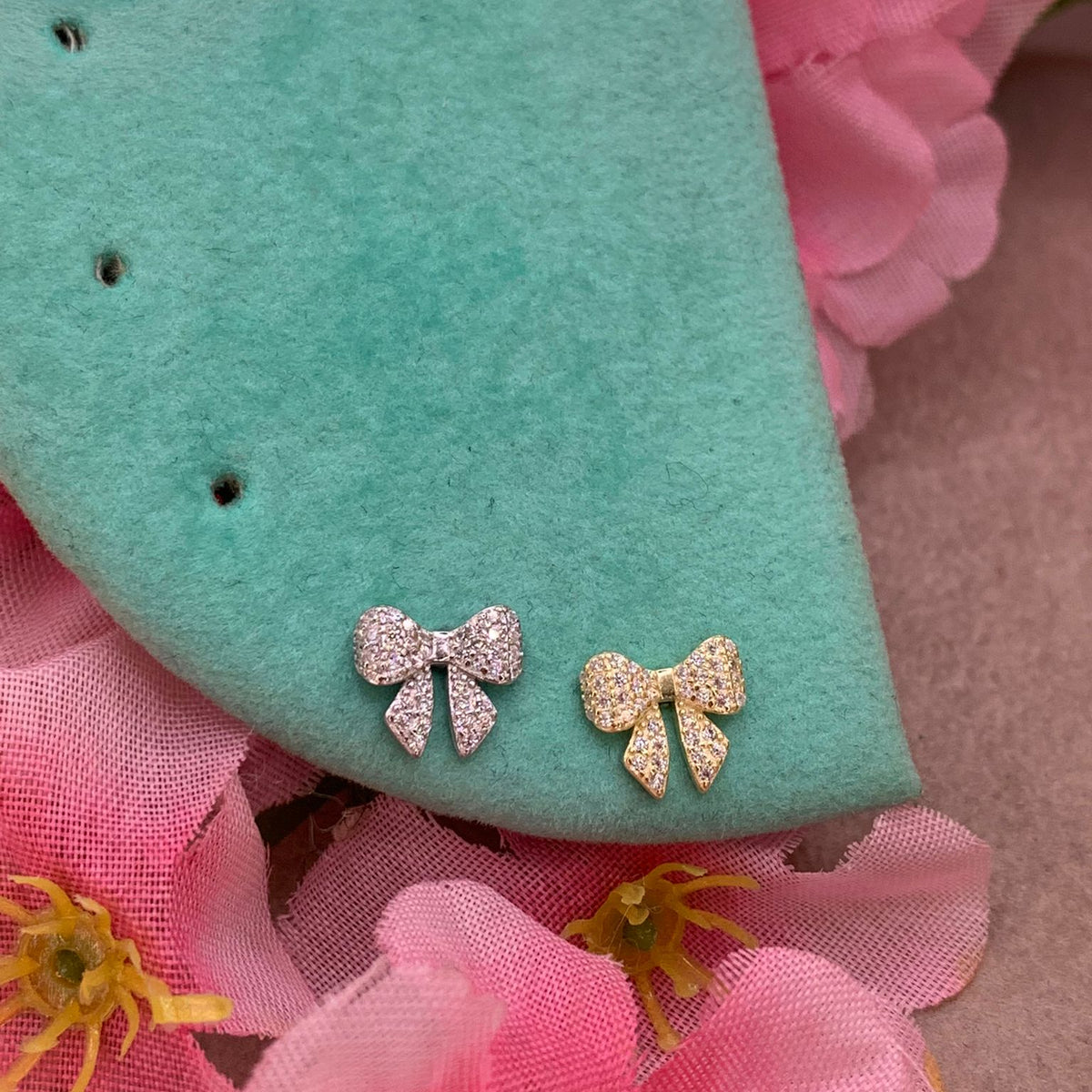 Orecchini baby fiocco