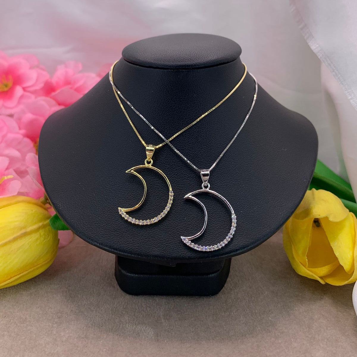 Collana moon