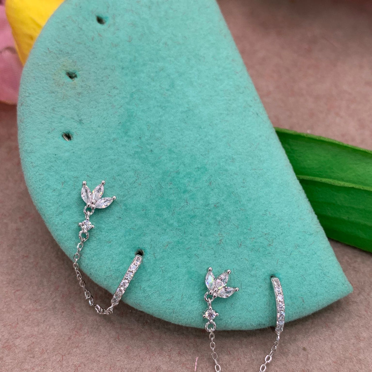 Orecchini chain flower