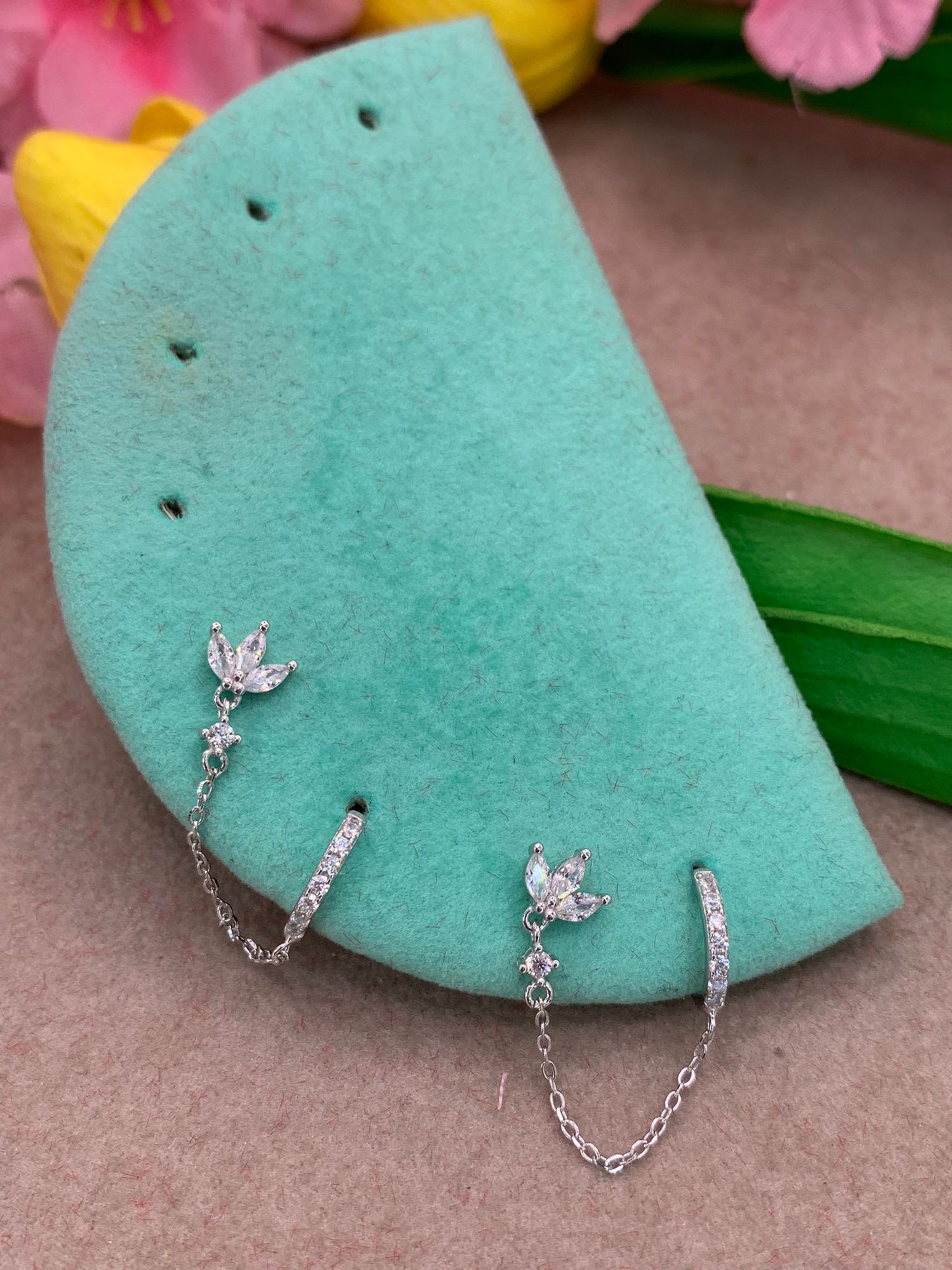 Orecchini chain flower