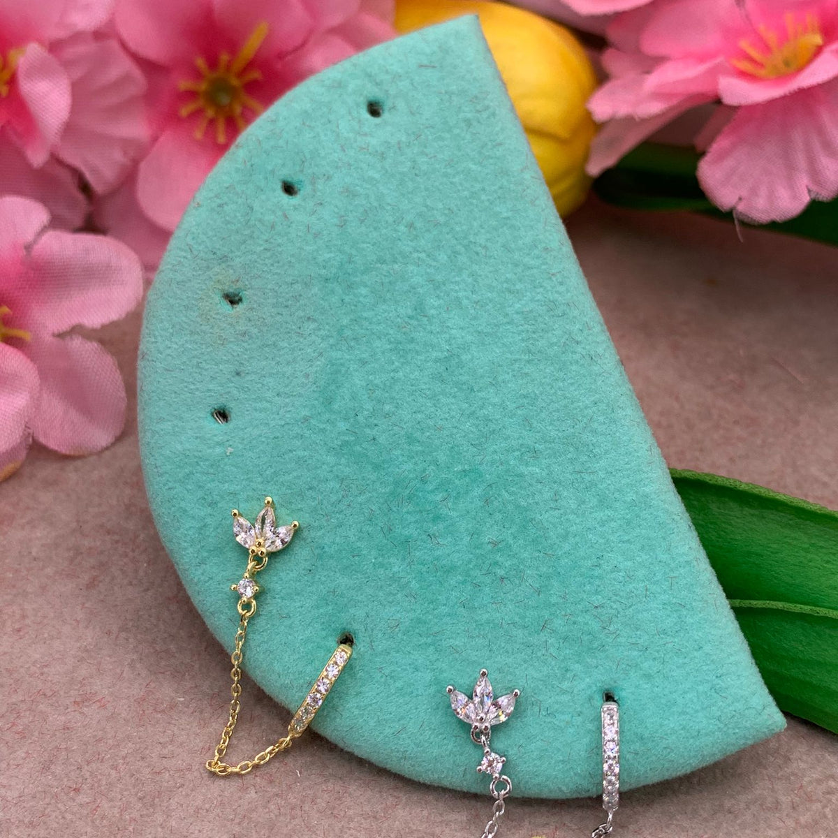 Orecchini chain flower