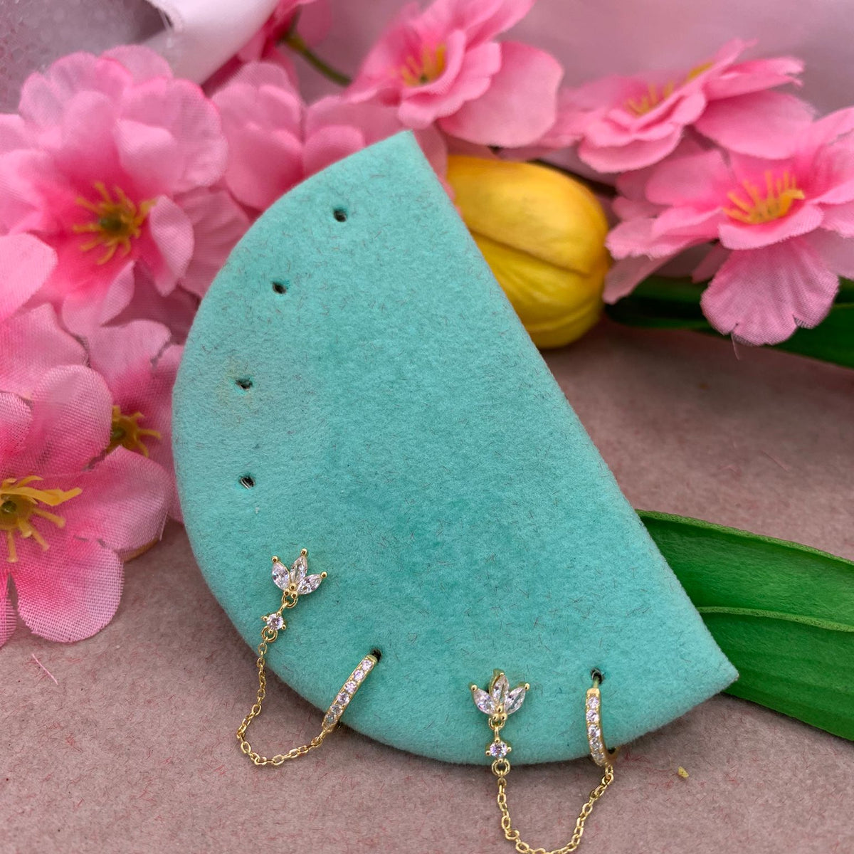 Orecchini chain flower