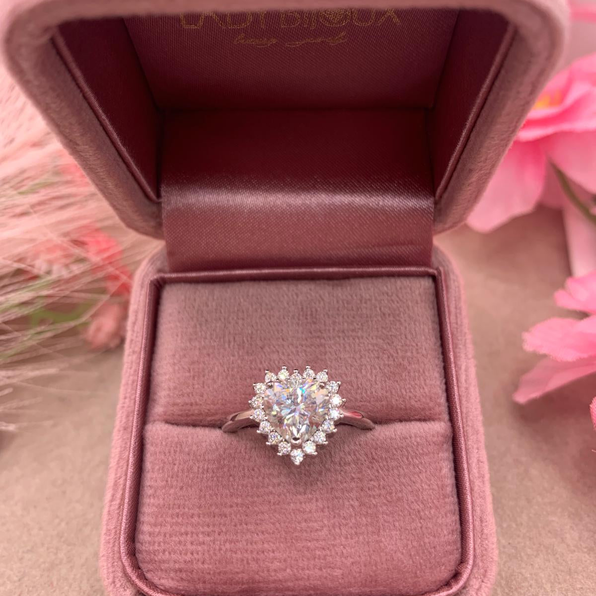 Anello M cuore
