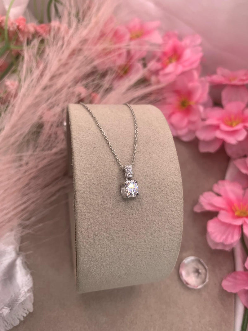 Collana m puntoluce