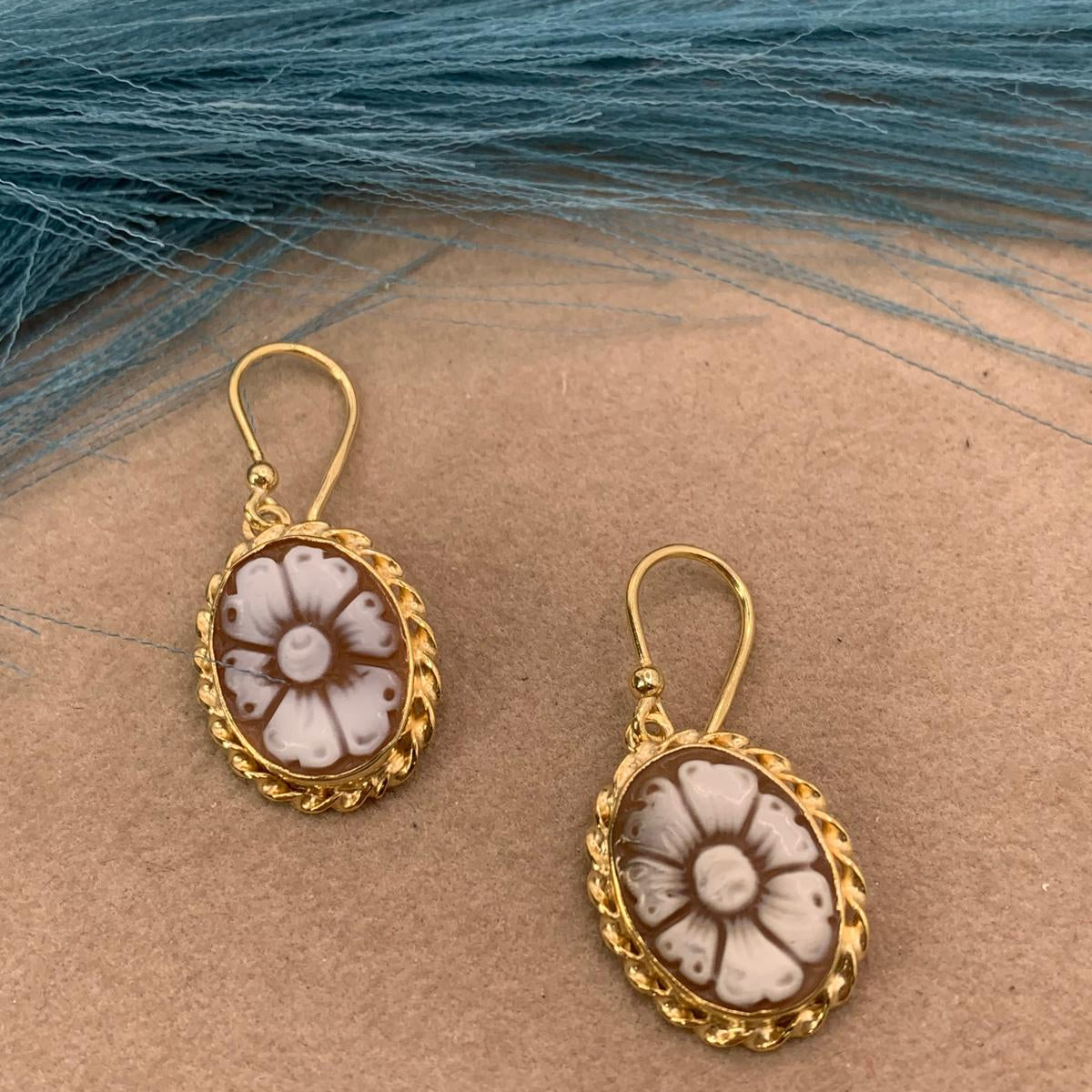 Orecchini fiore cameo