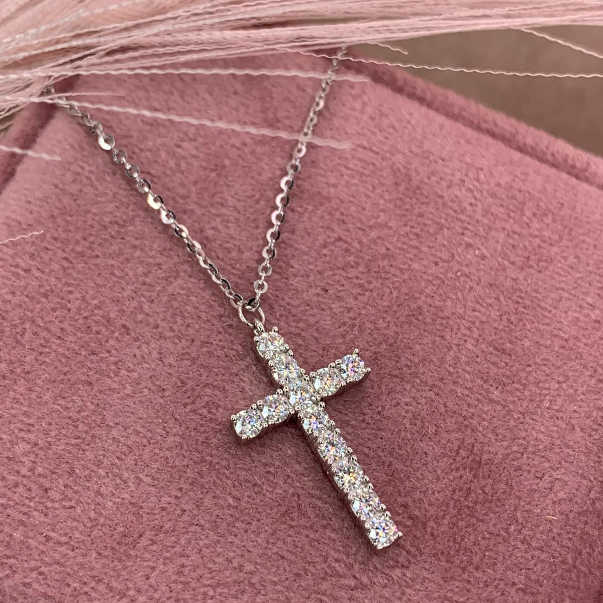Collana m croce strass