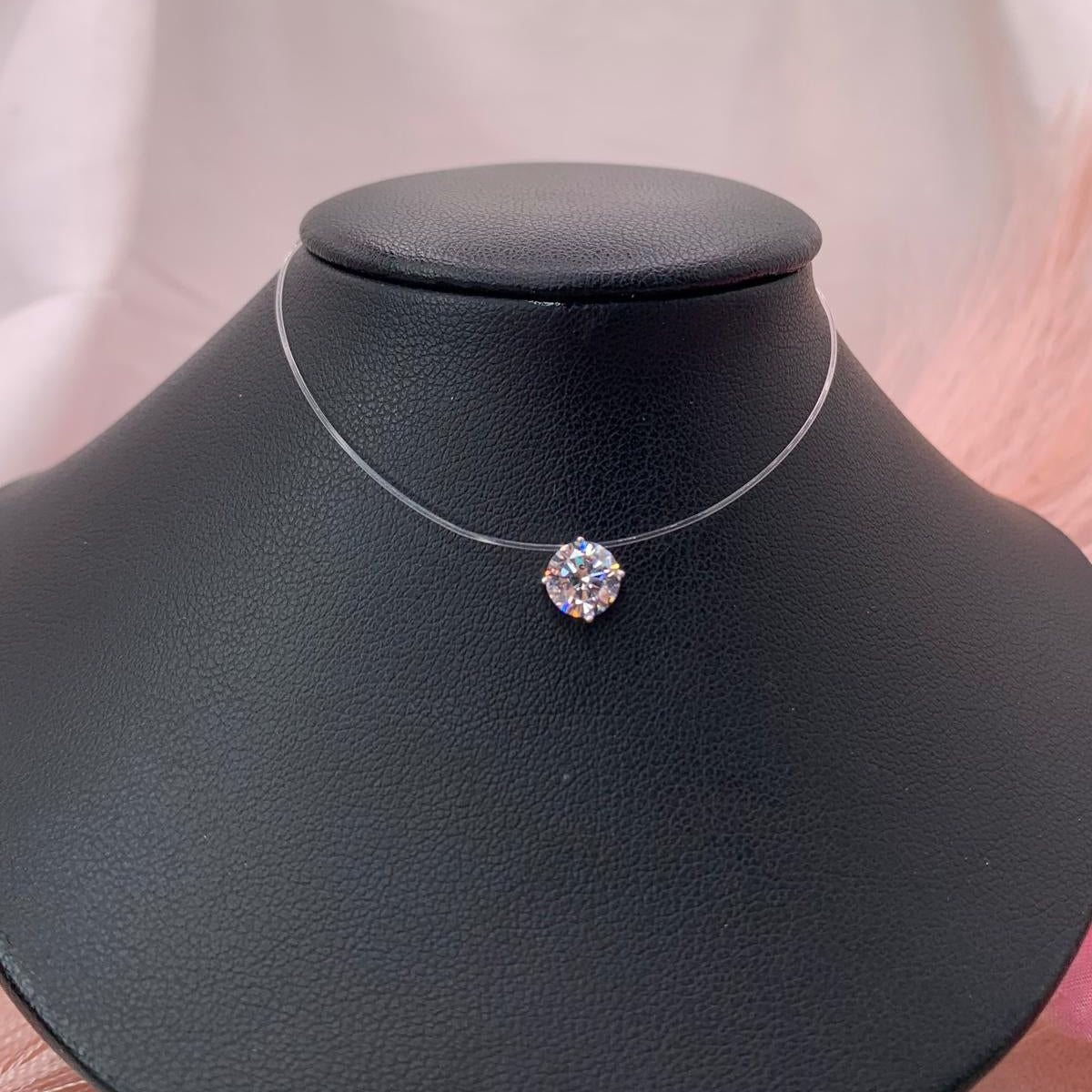 Collana invisible
