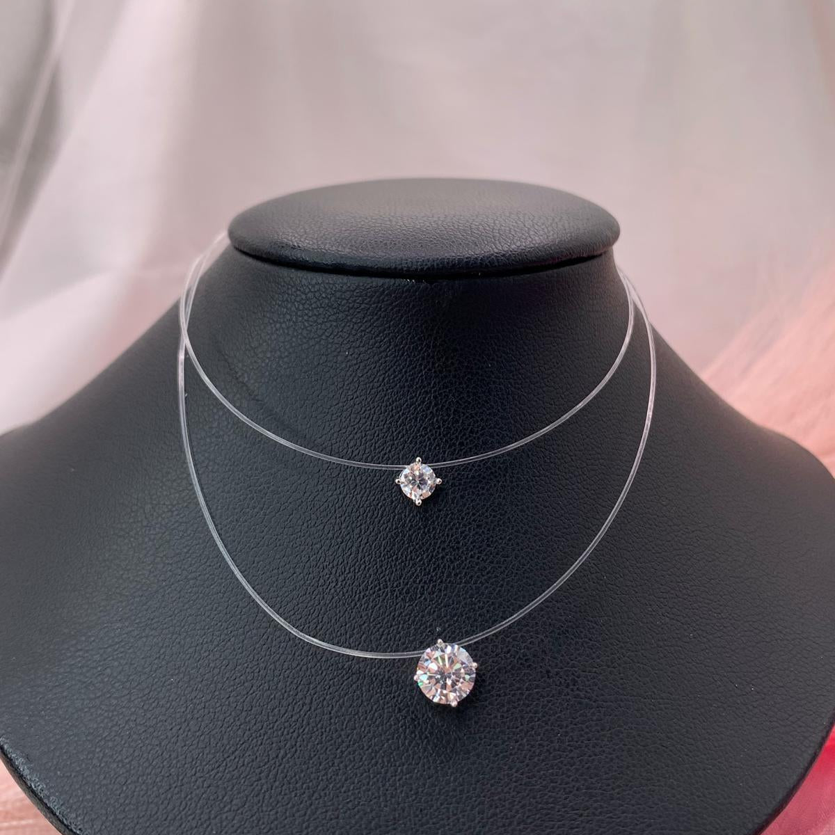 Collana invisible