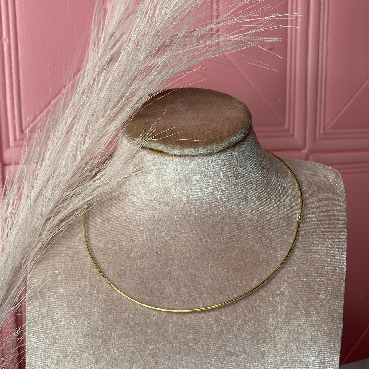 Collana rigida sottile