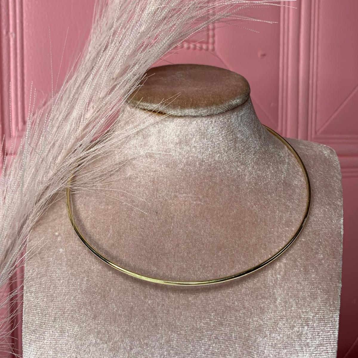 Collana rigida spessa