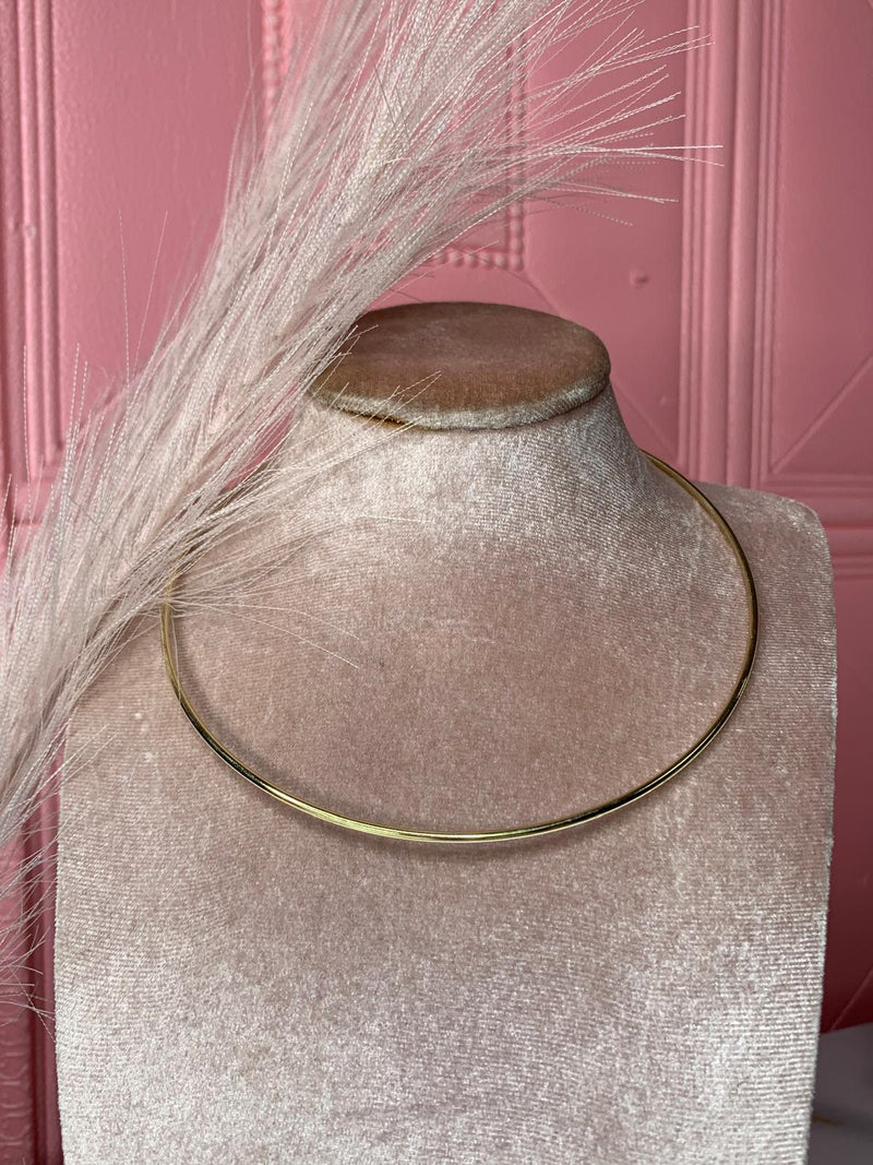 Collana rigida spessa