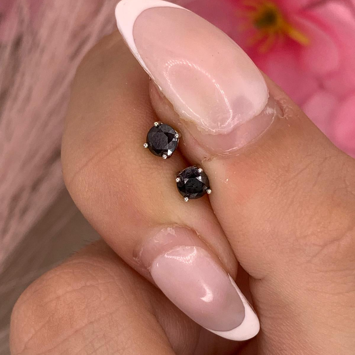Orecchini m Black 4 mm
