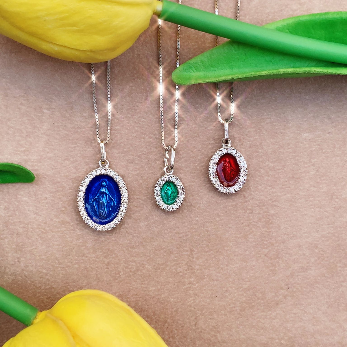 Collana madonnina color