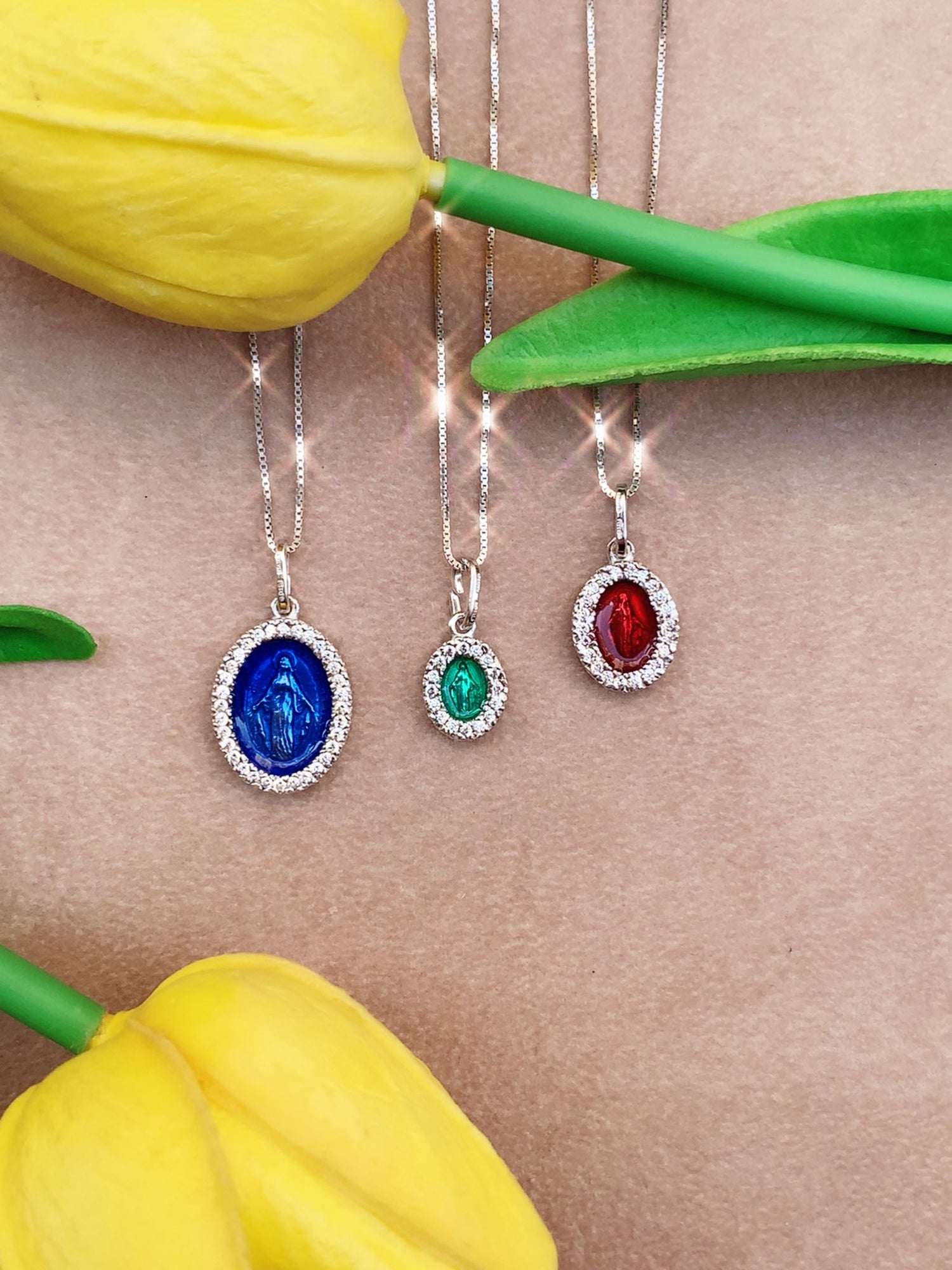 Collana madonnina color